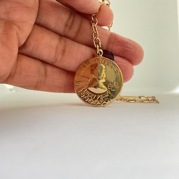 Gold medallion bracelet - Picture 5 of 5